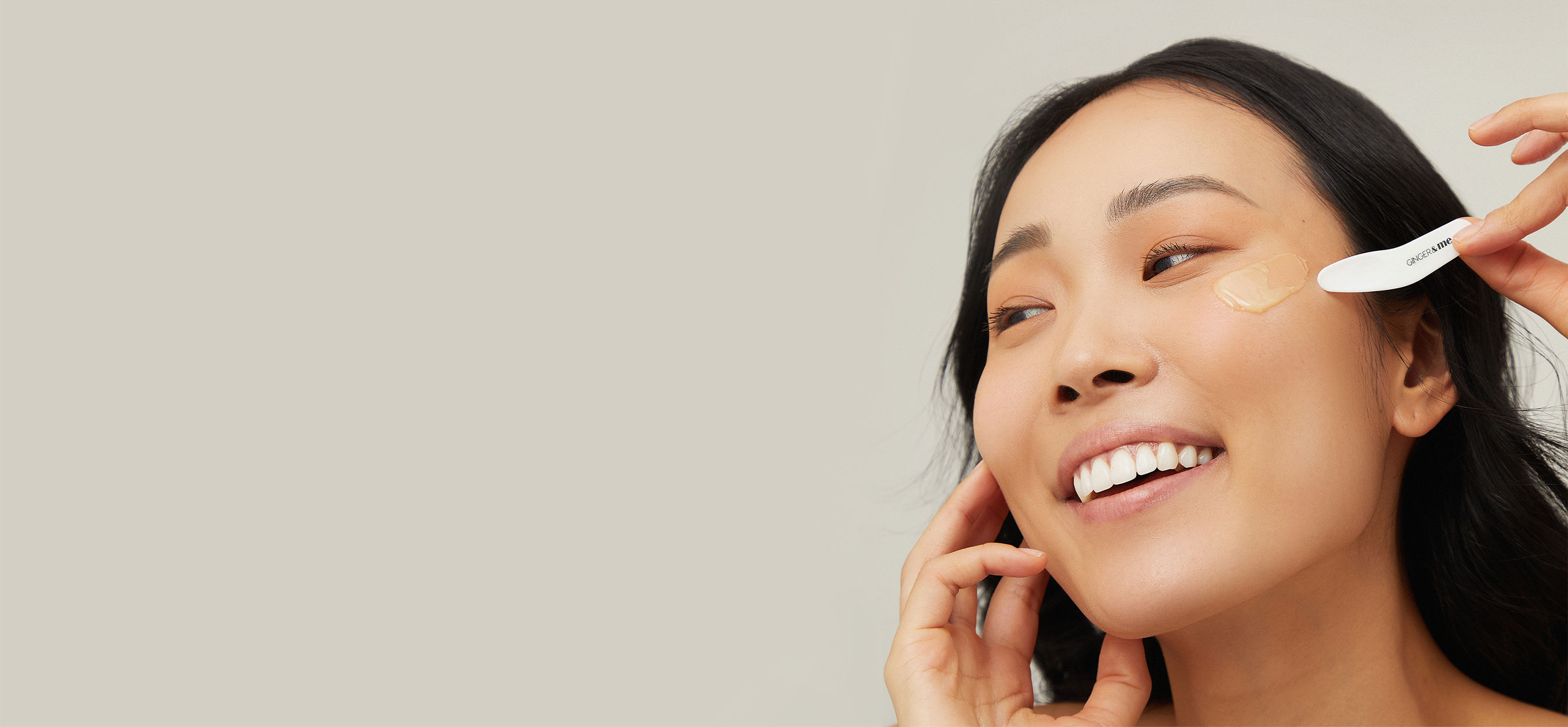 Girl Applying NEUROCOSMEDICS Skin Balm to her cheek